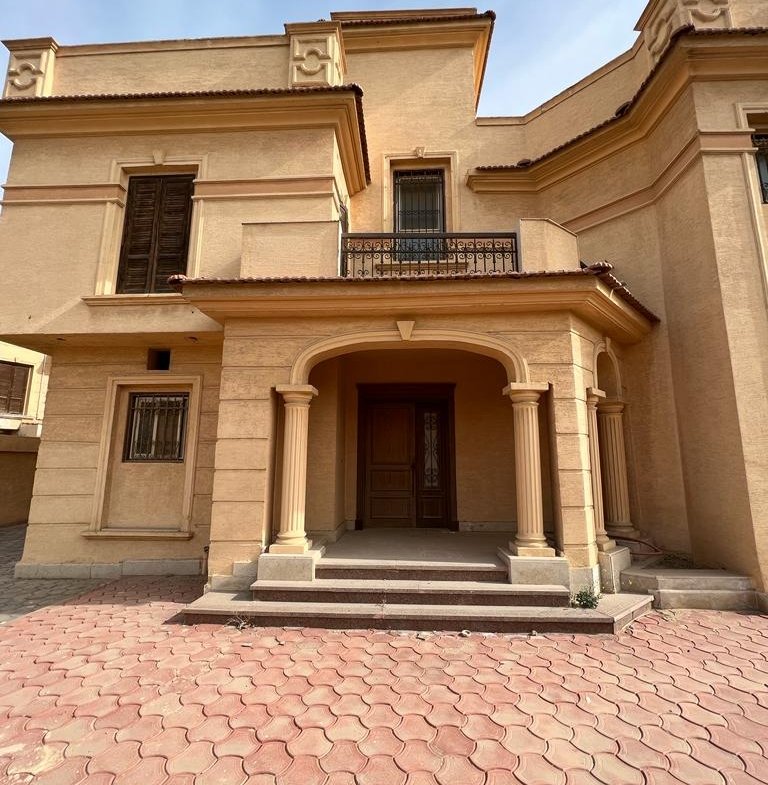 فيلا للبيع في منطقة سكنية مميزة بالقرب من بوينت، القاهرة الجديدة