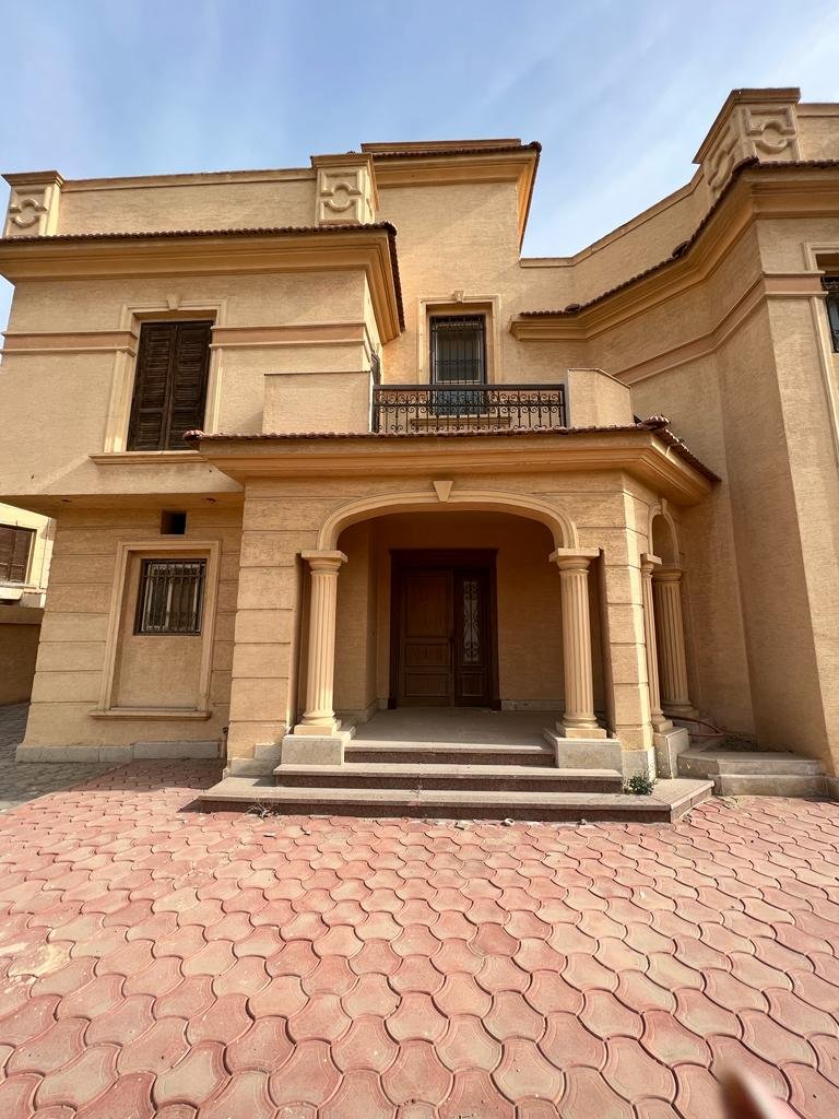 فيلا للبيع في منطقة سكنية مميزة بالقرب من بوينت، القاهرة الجديدة