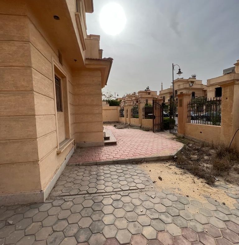 فيلا للبيع في منطقة سكنية مميزة بالقرب من بوينت، القاهرة الجديدة