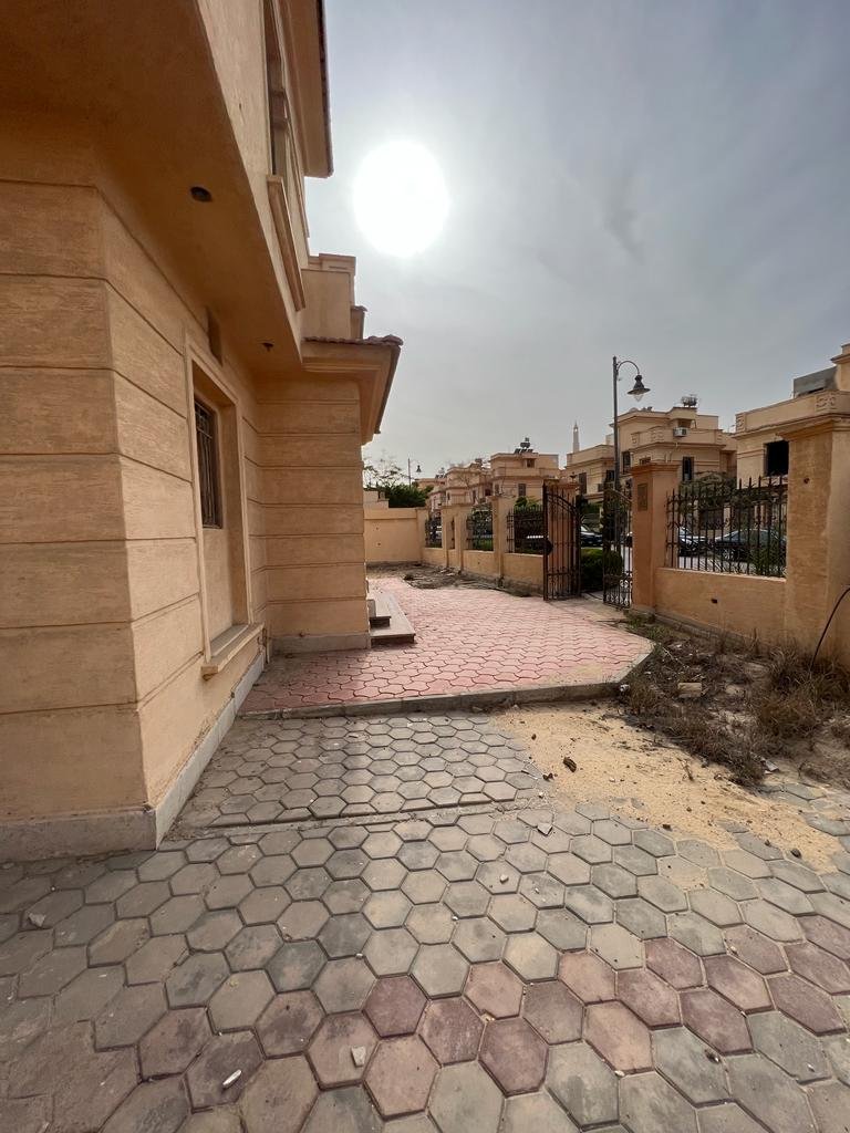 فيلا للبيع في منطقة سكنية مميزة بالقرب من بوينت، القاهرة الجديدة