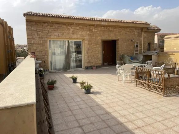 District 5 New Cairo property roof with pergola - عقار ديستركت 5 القاهرة الجديدة الروف والبرجولة