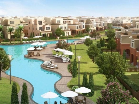 ڤيلا فاخرة للبيع في مراسي ساليرنو – إطلالة على حمام السباحة – 240 متر مربع – تشطيب كامل