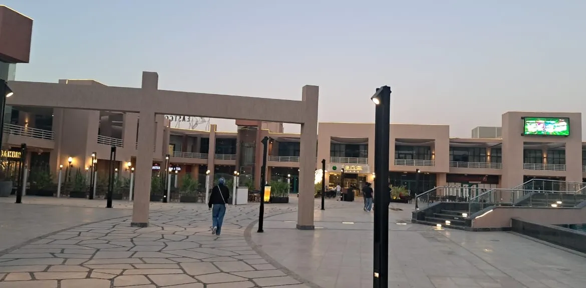 Commercial unit for sale in East Court El Rehab New Cairo - محل تجاري للبيع في إيست كورت الرحاب القاهرة الجديدة