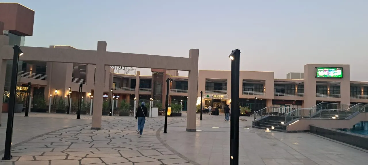 Commercial unit for sale in East Court El Rehab New Cairo - محل تجاري للبيع في إيست كورت الرحاب القاهرة الجديدة