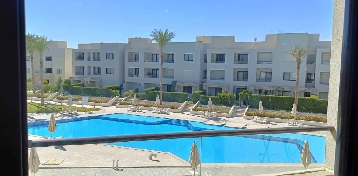 Pool view from the window in the Azha chalet - فيو حمام السباحة من شباك شاليه أزها