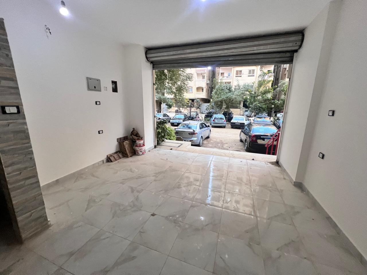 Clinic for rent with Side Street