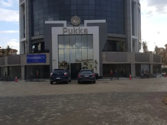 Pukka building exterior in El Rehab - واجهة مبنى بوكا في الرحاب