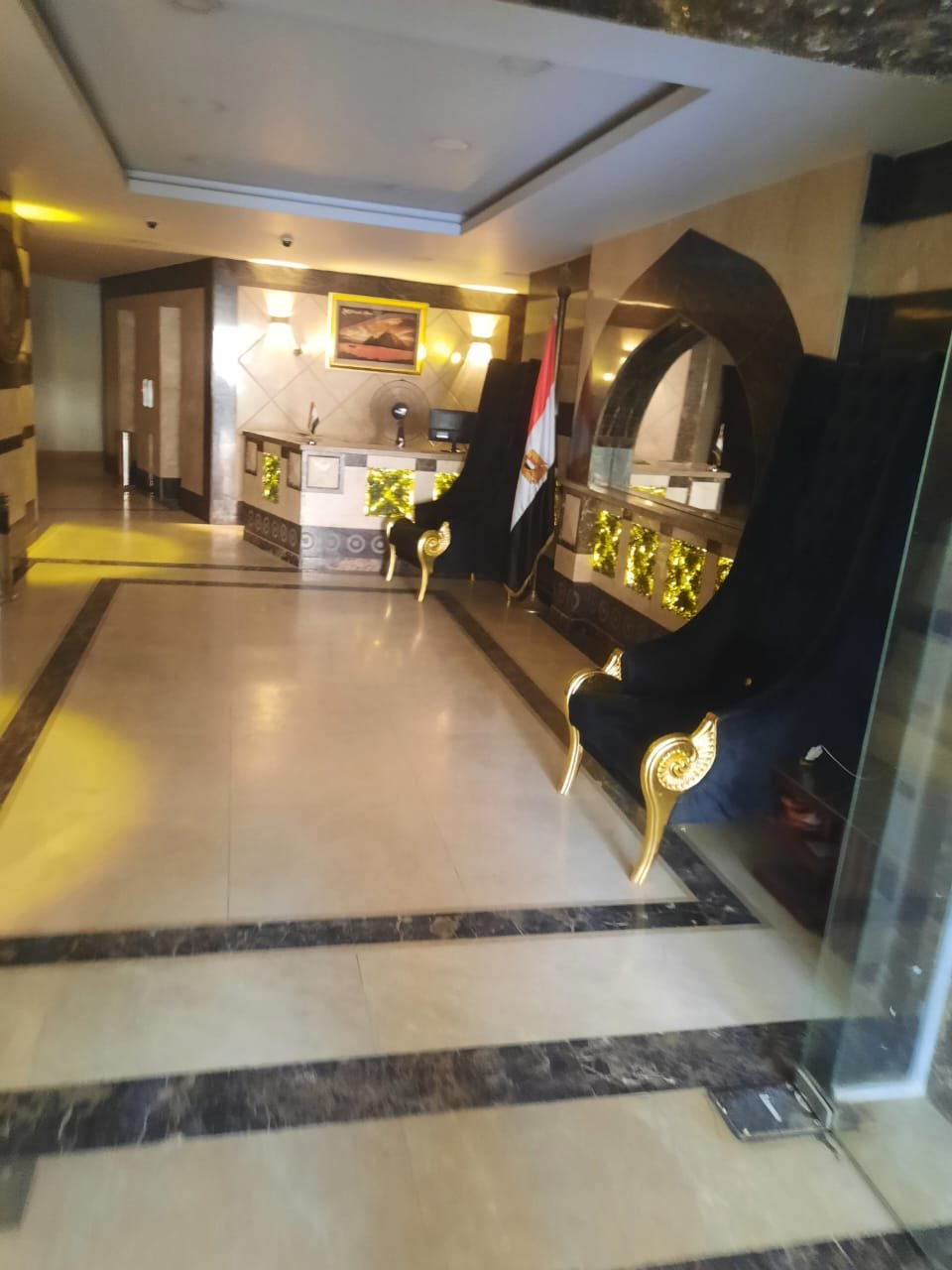 مساحة تجارية إدارية للبيع في شارع الثورة وشارع نزيه مصر الجديدة ملاصقة لبنك CIB