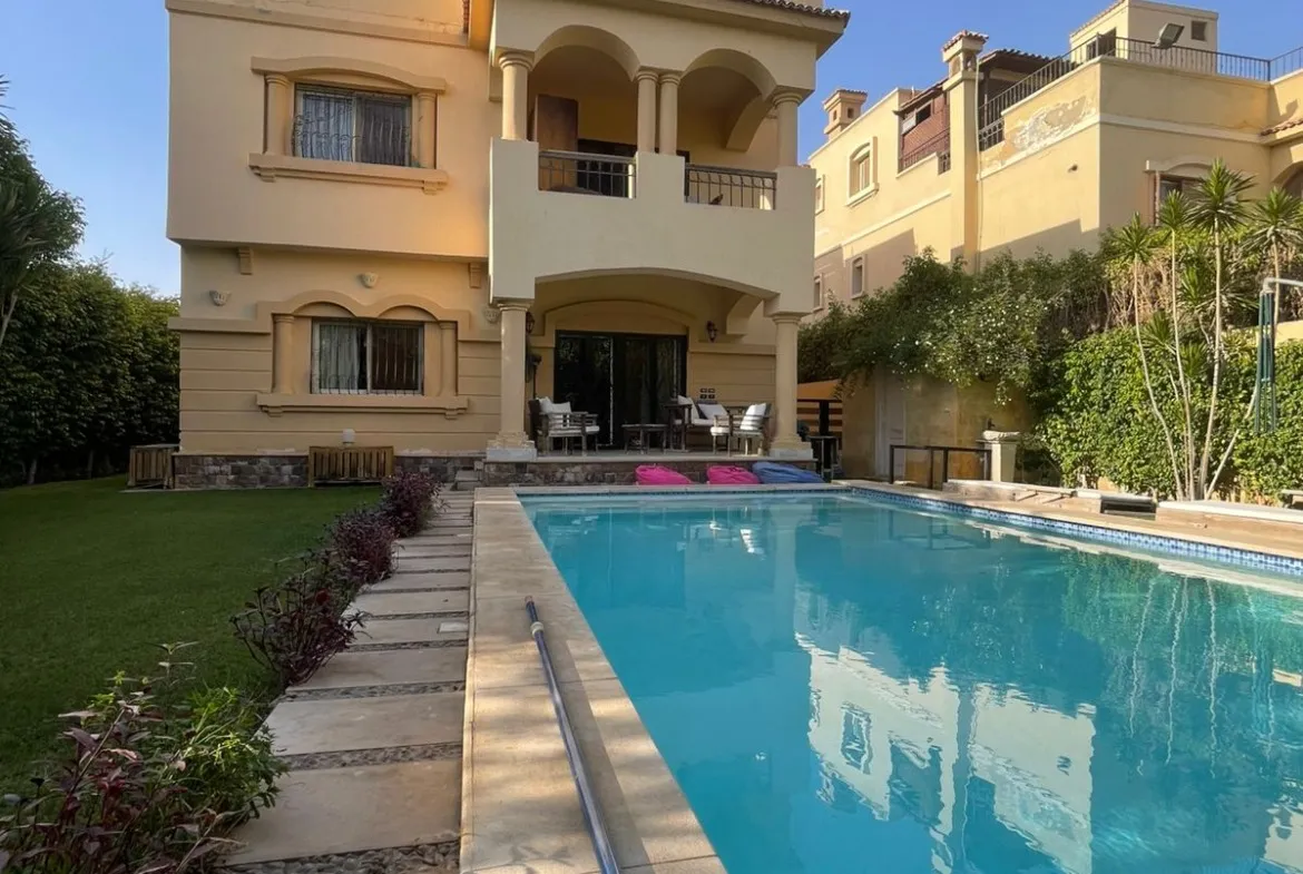 Villa swimming pool with stone path beside the garden - villa in Dara Gardens, 6th of October