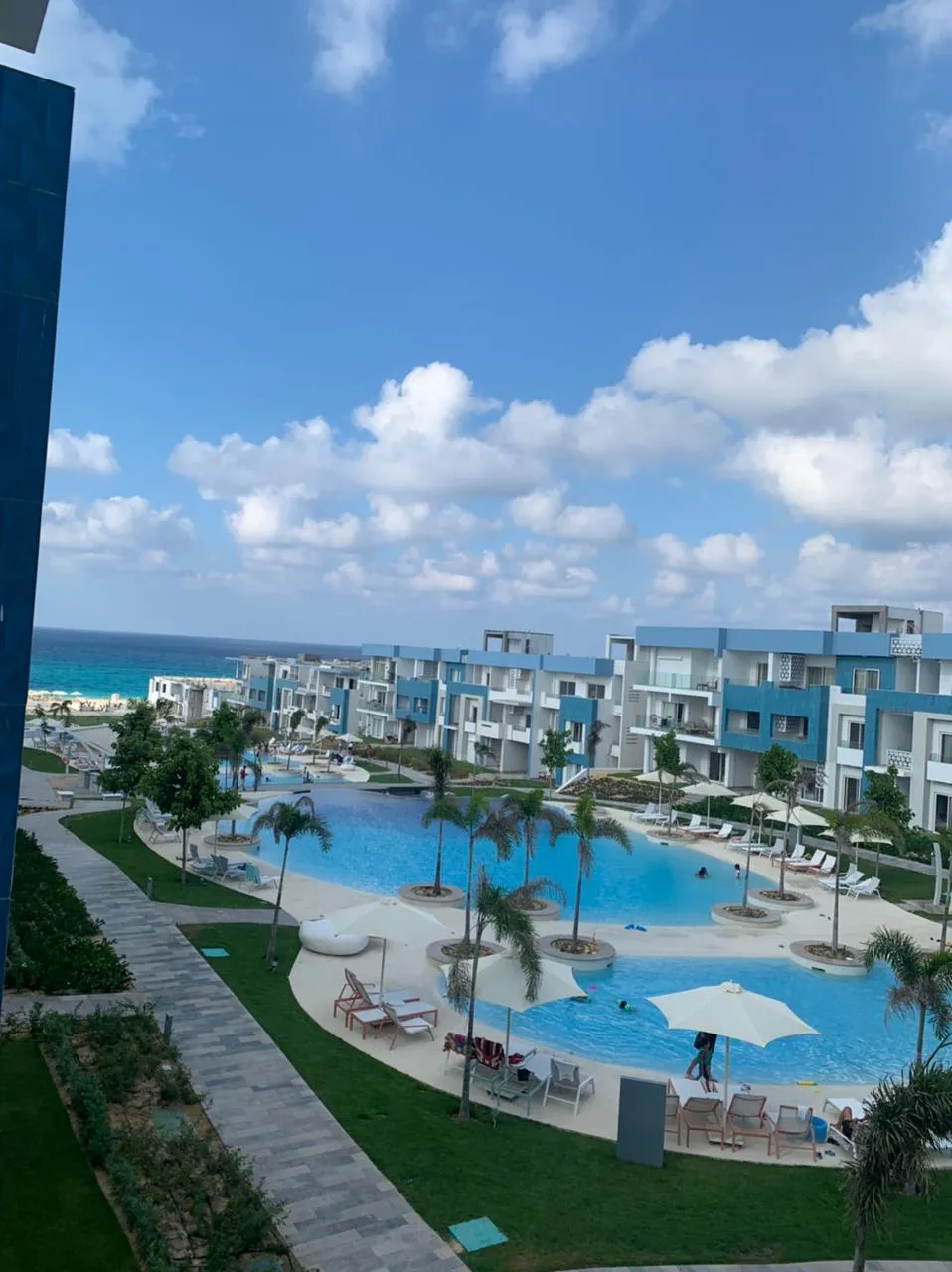 Pool and sea view from chalet for rent in Fouka Bay, North Coast | فيو حمام السباحة والبحر من شاليه للإيجار في فوكا باي، الساحل الشمالي