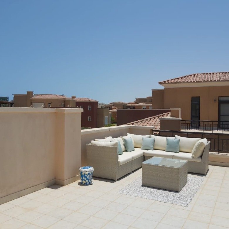 Roof terrace lounge in the Marassi penthouse - ركنية تراس الروف في بنتهاوس مراسي
