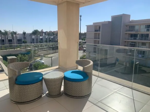 Terrace with outdoor seating and marina view, chalet in Marina West, Marassi - تراس بجلسة خارجية وإطلالة على المارينا، شاليه في مارينا ويست، مراسي
