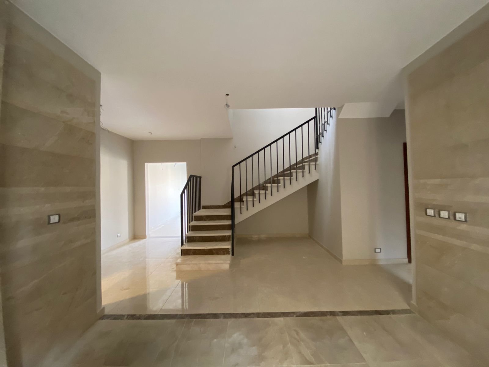 Unit for sale by R&C Estate