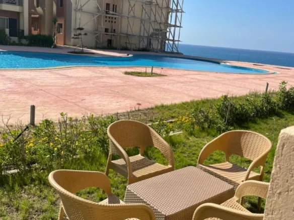 Pool and sea view in Emirates Heights - فيو حمام سباحة وبحر في إميرتس هايتس - رأس الحكمة