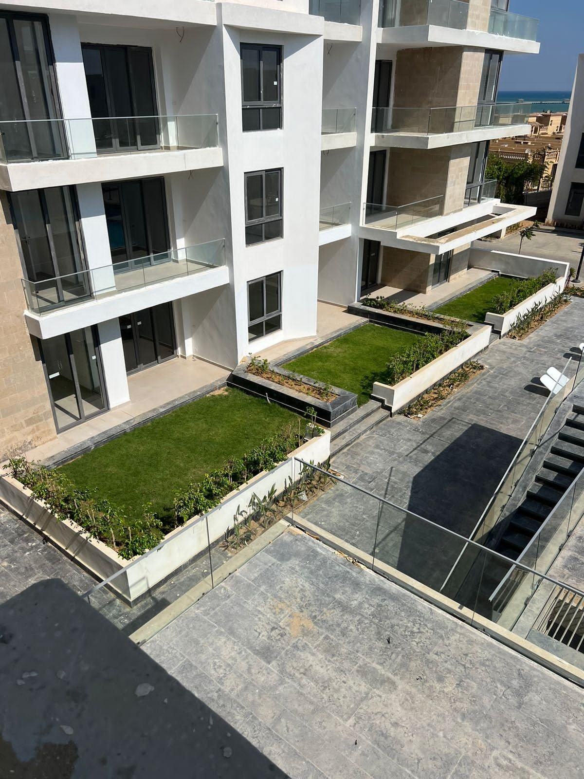 9-rcestate-photo-check-09-1057-source-01 شاليه 3 غرف للبيع في كاي العين السخنة