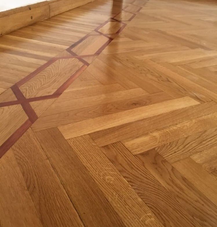 749