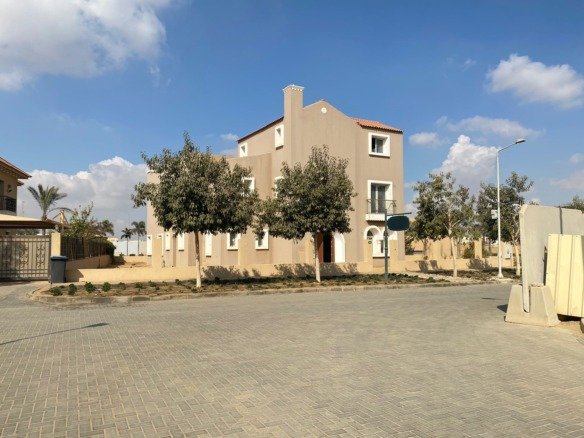 5 bedroom villa for sale in hyde park compound new cairo