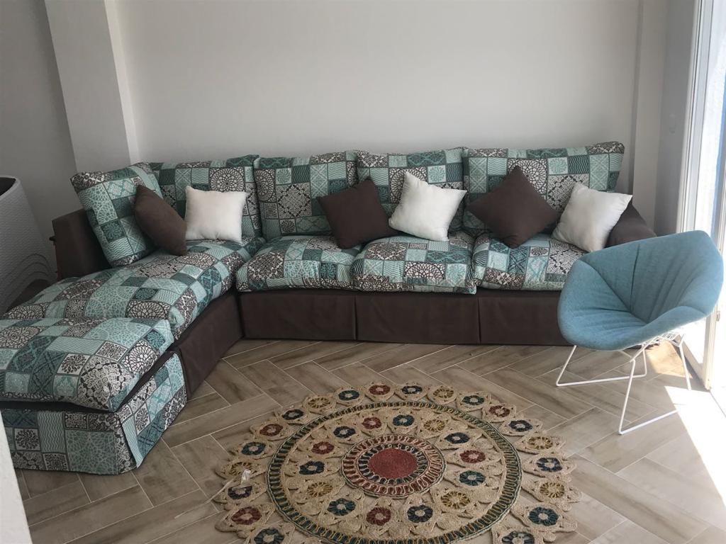 Corner sofa with brown cushions and a round rug - chalet in Rhodes, North Coast