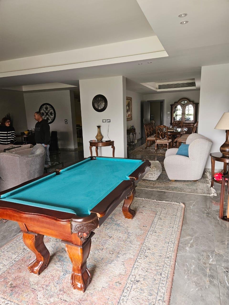 Twinhouse for rent with Super-lux interiors