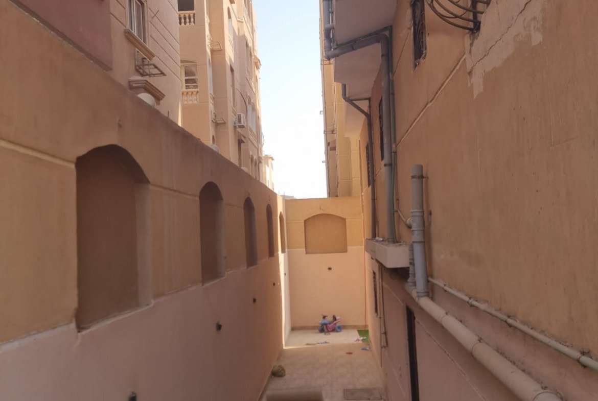 Narrow passage between the buildings - duplex in Gardenia Heights, New Cairo
