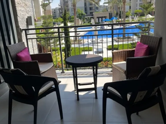 Balcony seating and pool view, Marassi Marina 1 chalet | جلسة البلكونة وفيو حمام السباحة، شاليه مراسي مارينا 1