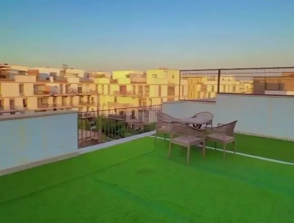 Private roof with artificial grass and outdoor table, Beverly Hills, Sheikh Zayed, studio for rent | الروف الخاص بالنجيلة الصناعية وترابيزة خارجية، بيفرلي هيلز، الشيخ زايد، استوديو للإيجار