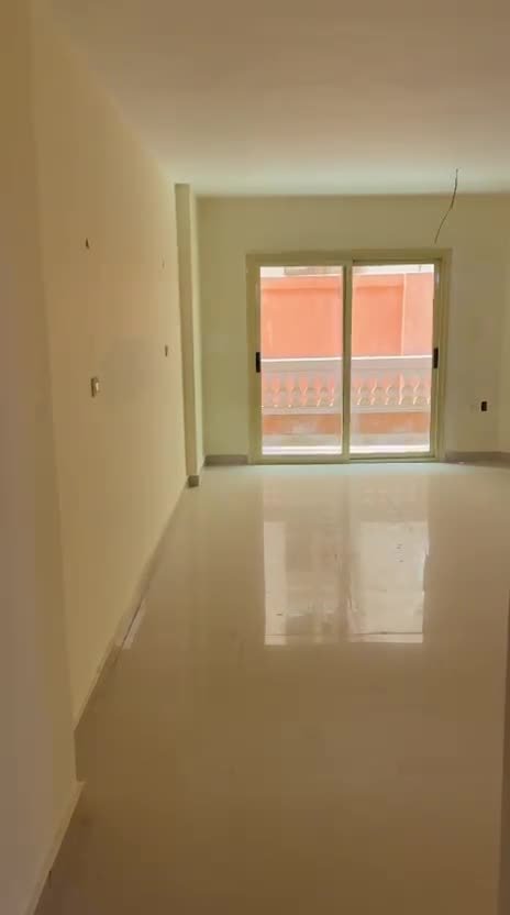 Reception with terrace doors, Kemet Compound apartment for rent | ريسيبشن بأبواب التراس، شقة للإيجار في كمبوند كيميت