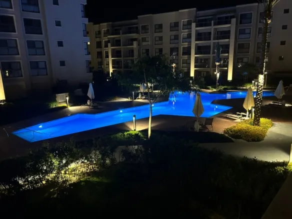Pool view at night, chalet for rent in Marassi Marina 2, North Coast | فيو حمام السباحة ليلًا، شاليه للإيجار في مراسي مارينا 2، الساحل الشمالي