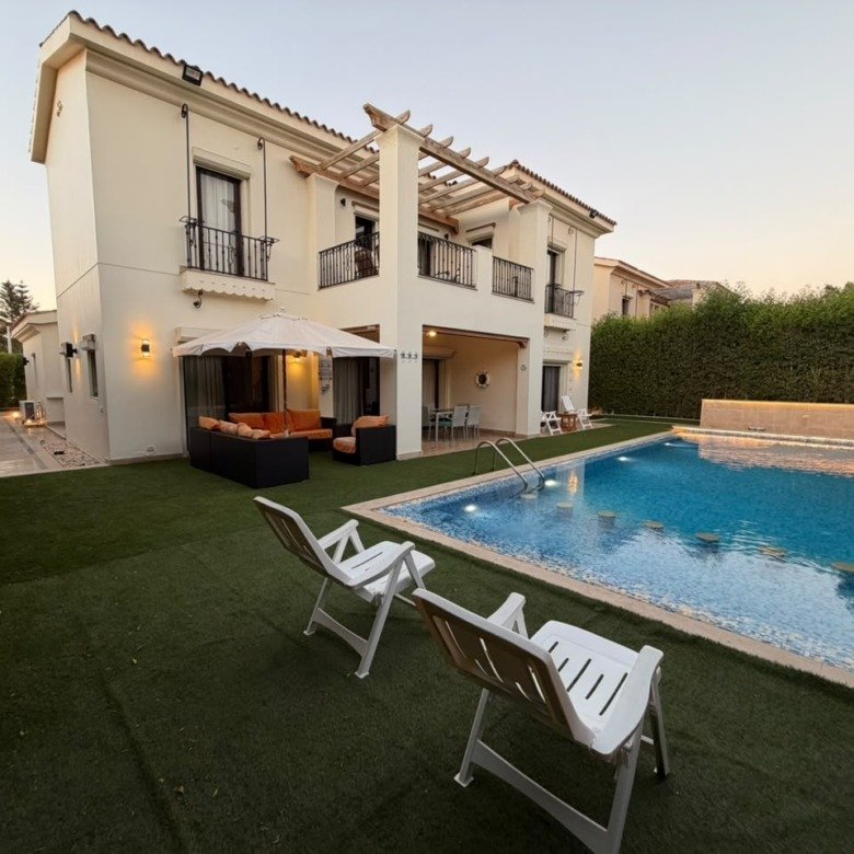 Villa exterior and private pool, villa for rent in Marassi Victoria, North Coast | واجهة الفيلا وحمام السباحة الخاص، فيلا للإيجار في مراسي فيكتوريا، الساحل الشمالي