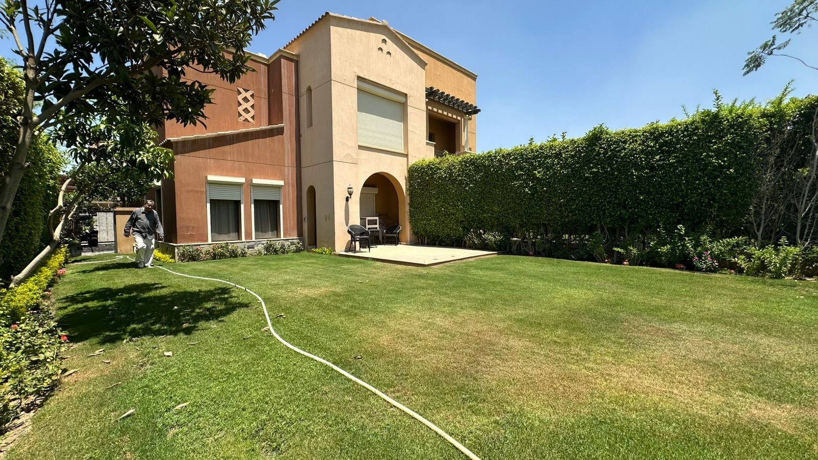 1-mivida-twin-sale-254-00 Twin house exterior and landscaped garden, Mivida twin house for sale or rent | واجهة التوين هاوس وحديقة لاندسكيب، توين هاوس للبيع أو للإيجار في ميفيدا