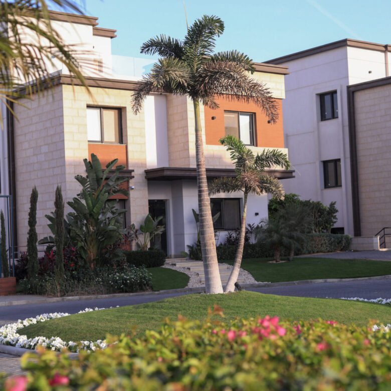 Real photo of Azzar compound New Cairo street and townhouses - community view, not the listed unit | صورة حقيقية لشوارع وتاون هاوس كمبوند أزار - ليست صورة الوحدة المعروضة