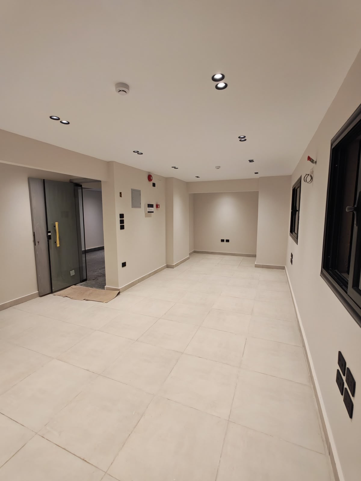 Reception interior of the 85 sqm office for rent in Rich Point Mall, Heliopolis