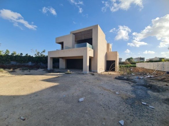 Semi-finished villa exterior in Hacienda Bay for sale | واجهة الفيلا نصف التشطيب للبيع في هاسيندا باي