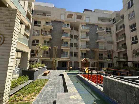 Courtyard and green areas, apartment for sale in Mountain View iCity Club Park, Fifth Settlement | ساحة داخلية ومساحات خضراء، شقة للبيع في ماونتن فيو إي سيتي كلوب بارك التجمع الخامس