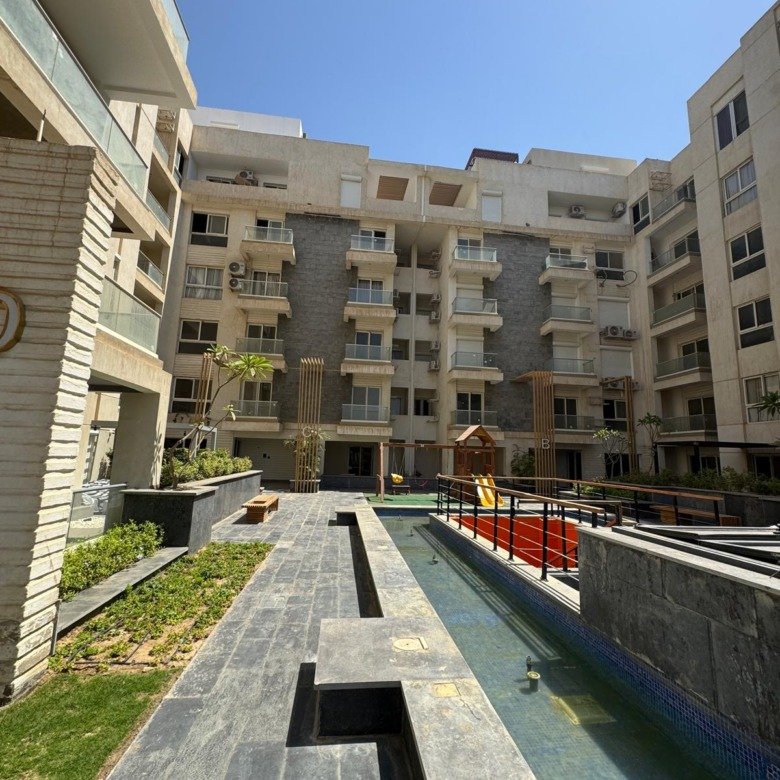 Landscaped residential courtyard, apartment for sale in Mountain View iCity Club Park, New Cairo | الساحة السكنية واللاندسكيب، شقة للبيع في ماونتن فيو إي سيتي كلوب بارك، القاهرة الجديدة