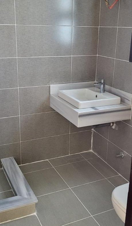 Second tiled bathroom, Marsa Baghush villa for sale | الحمام الثاني بالسيراميك، فيلا للبيع في مرسى باجوش