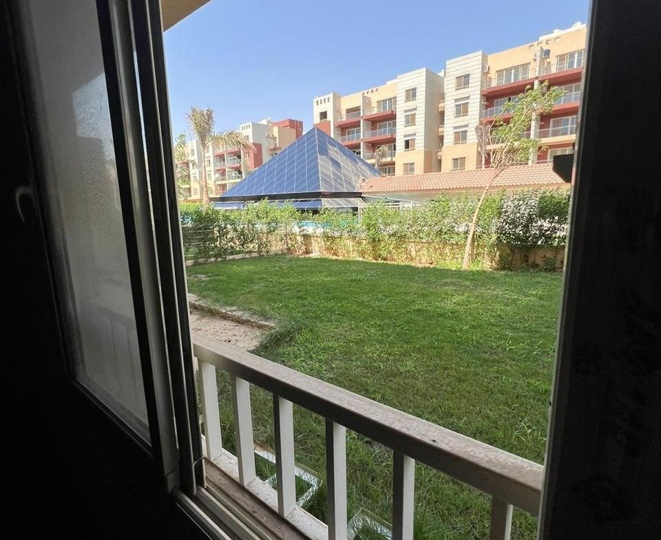 Private garden seen through the apartment window in Promenade, Fifth Settlement, New Cairo, apartment for sale | الحديقة الخاصة من شباك الشقة في برومناد التجمع الخامس، شقة للبيع
