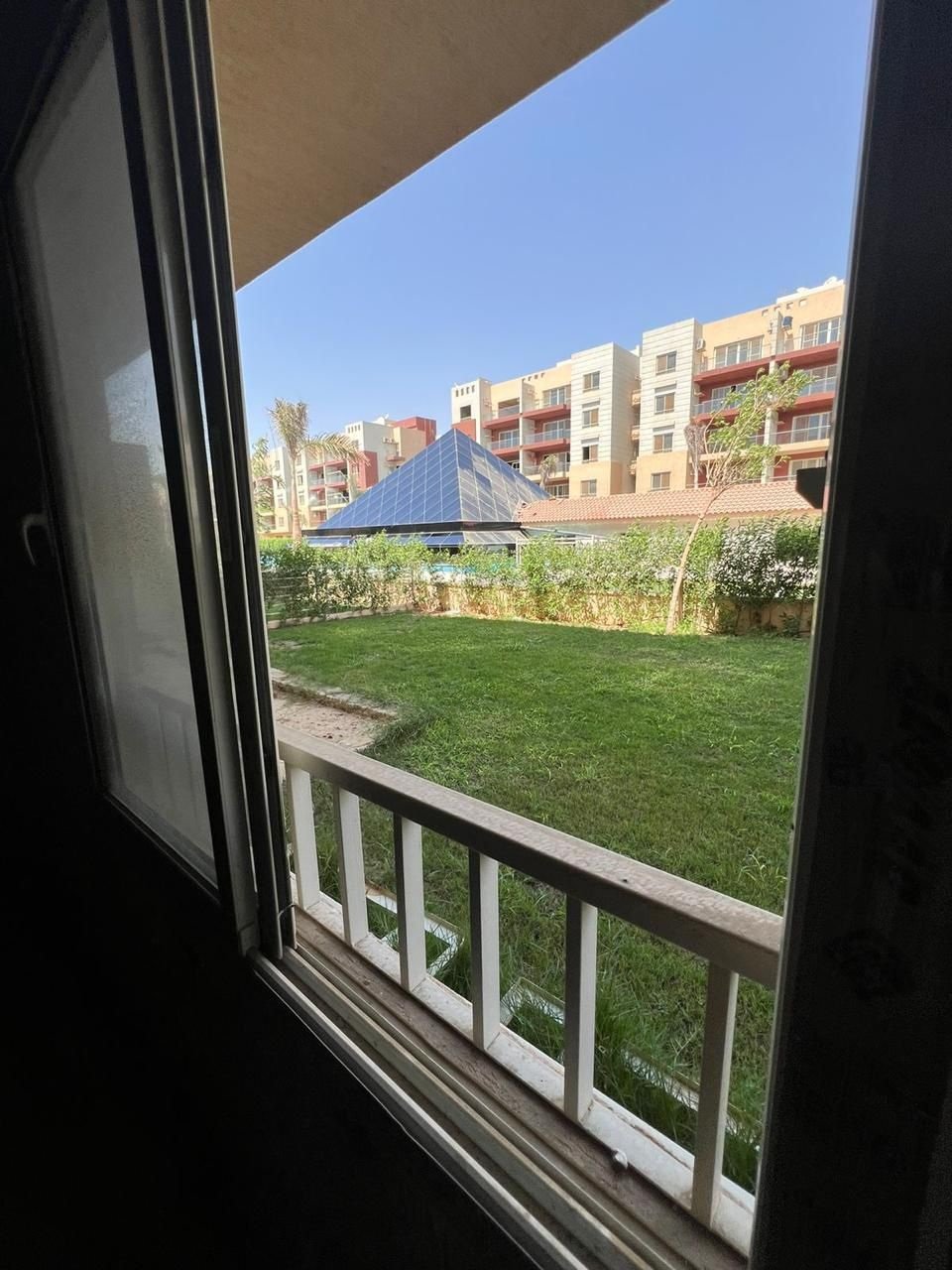 Private garden seen through the apartment window in Promenade, Fifth Settlement, New Cairo, apartment for sale | الحديقة الخاصة من شباك الشقة في برومناد التجمع الخامس، شقة للبيع