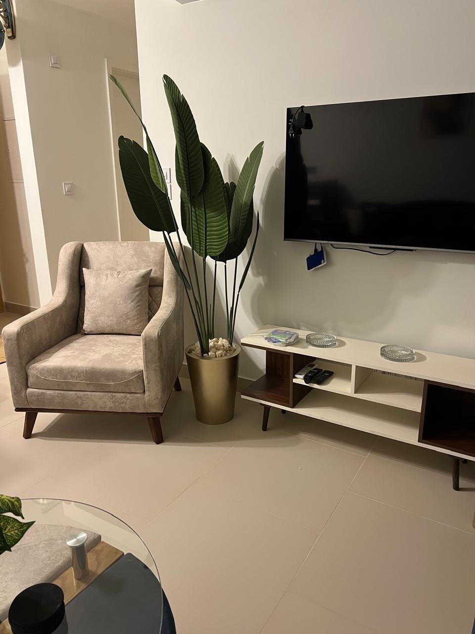 Living room and television, chalet for rent in Marassi Faya, North Coast | غرفة المعيشة والتلفزيون، شاليه للإيجار في مراسي فايا، الساحل الشمالي