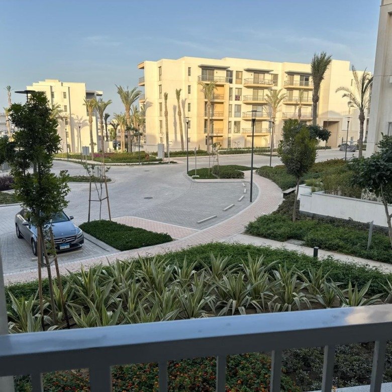 Courtyard and landscaped view, chalet for rent in Marassi Lia, North Coast | إطلالة على المساحات المزروعة، شاليه للإيجار في مراسي ليا، الساحل الشمالي