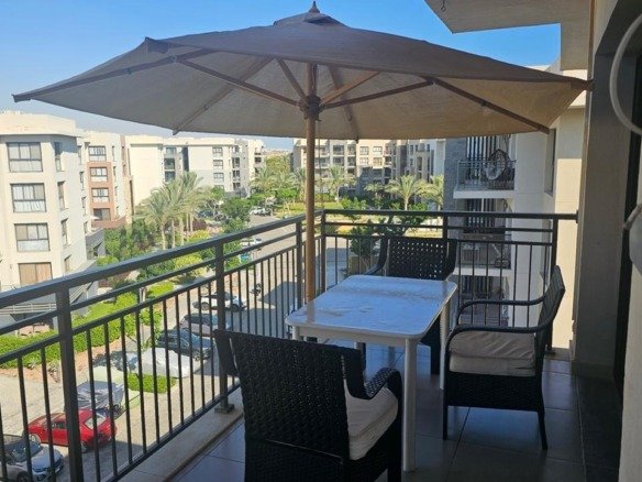 Furnished terrace with compound view, chalet for rent in Marassi Marina 1, North Coast | تراس مفروش بإطلالة على الكمبوند، شاليه للإيجار في مراسي مارينا 1، الساحل الشمالي