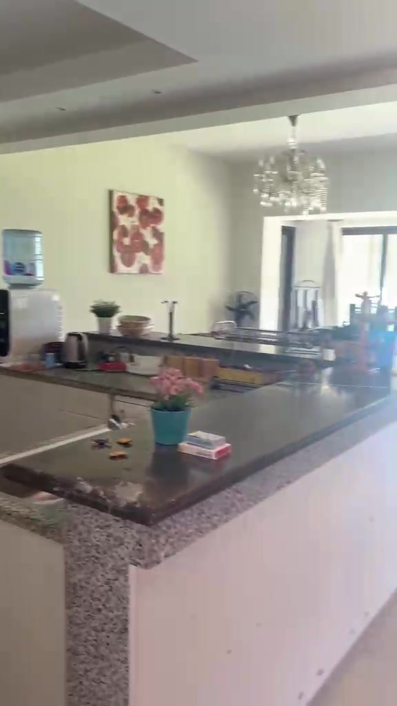 111-marassi-blanca-1-312-03 Kitchen counter and reception, villa for rent in Marassi Blanca 1, North Coast | رخامة المطبخ والريسيبشن، فيلا للإيجار في مراسي بلانكا 1، الساحل الشمالي