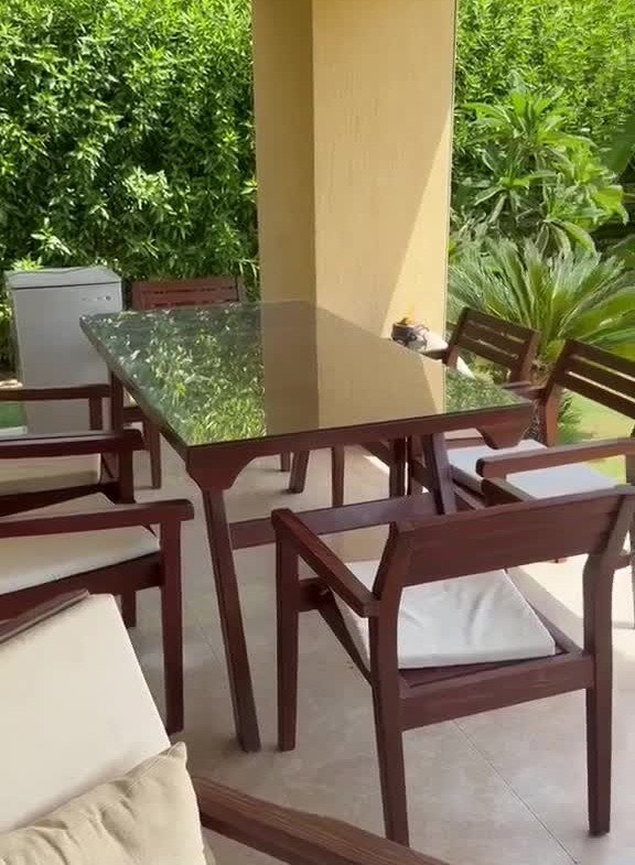 576