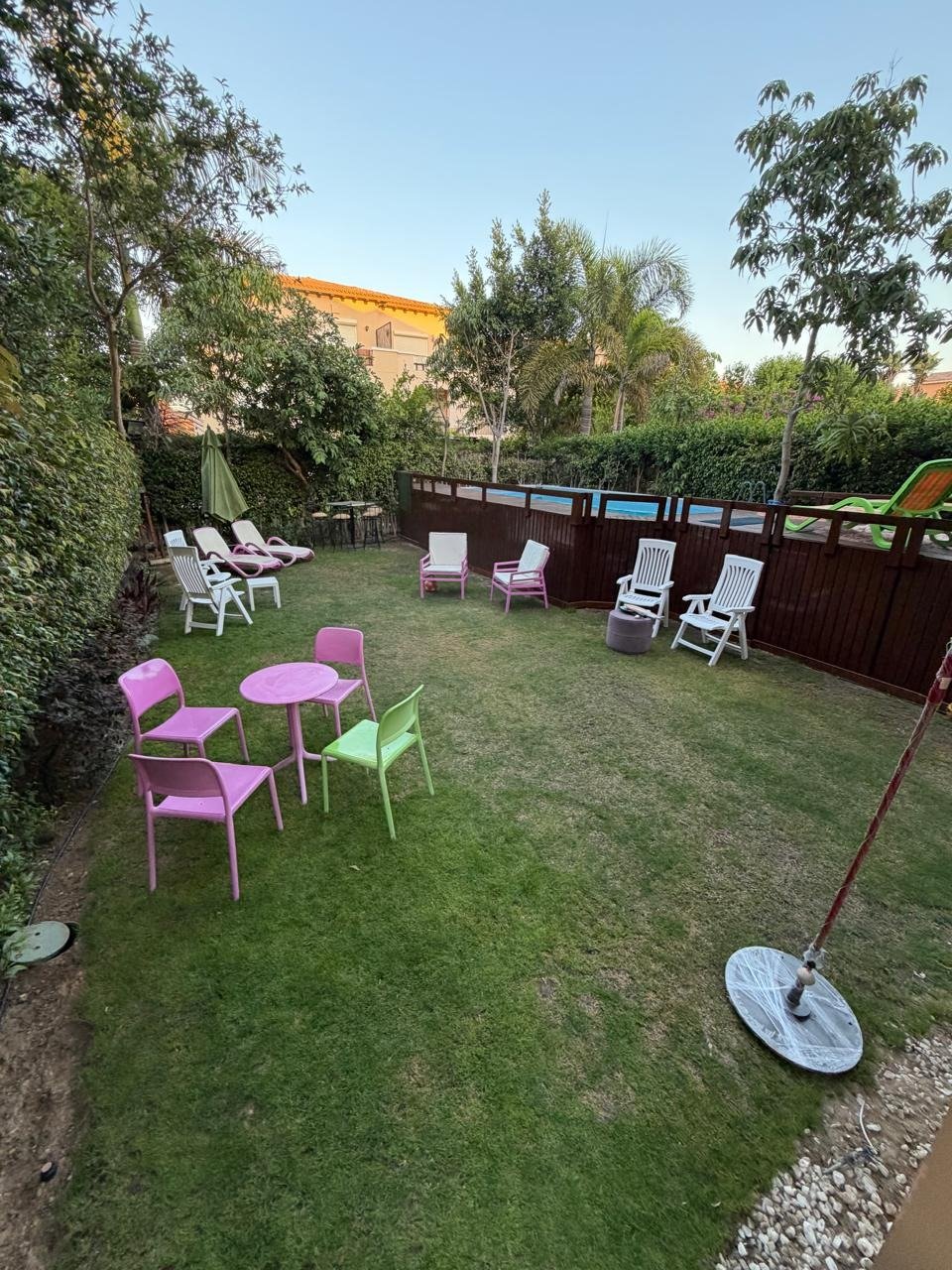 12-marassi-verona-295-01 Private garden with outdoor seating, villa for rent in Marassi Verona, North Coast | حديقة خاصة بجلسة خارجية، فيلا للإيجار في مراسي فيرونا، الساحل الشمالي