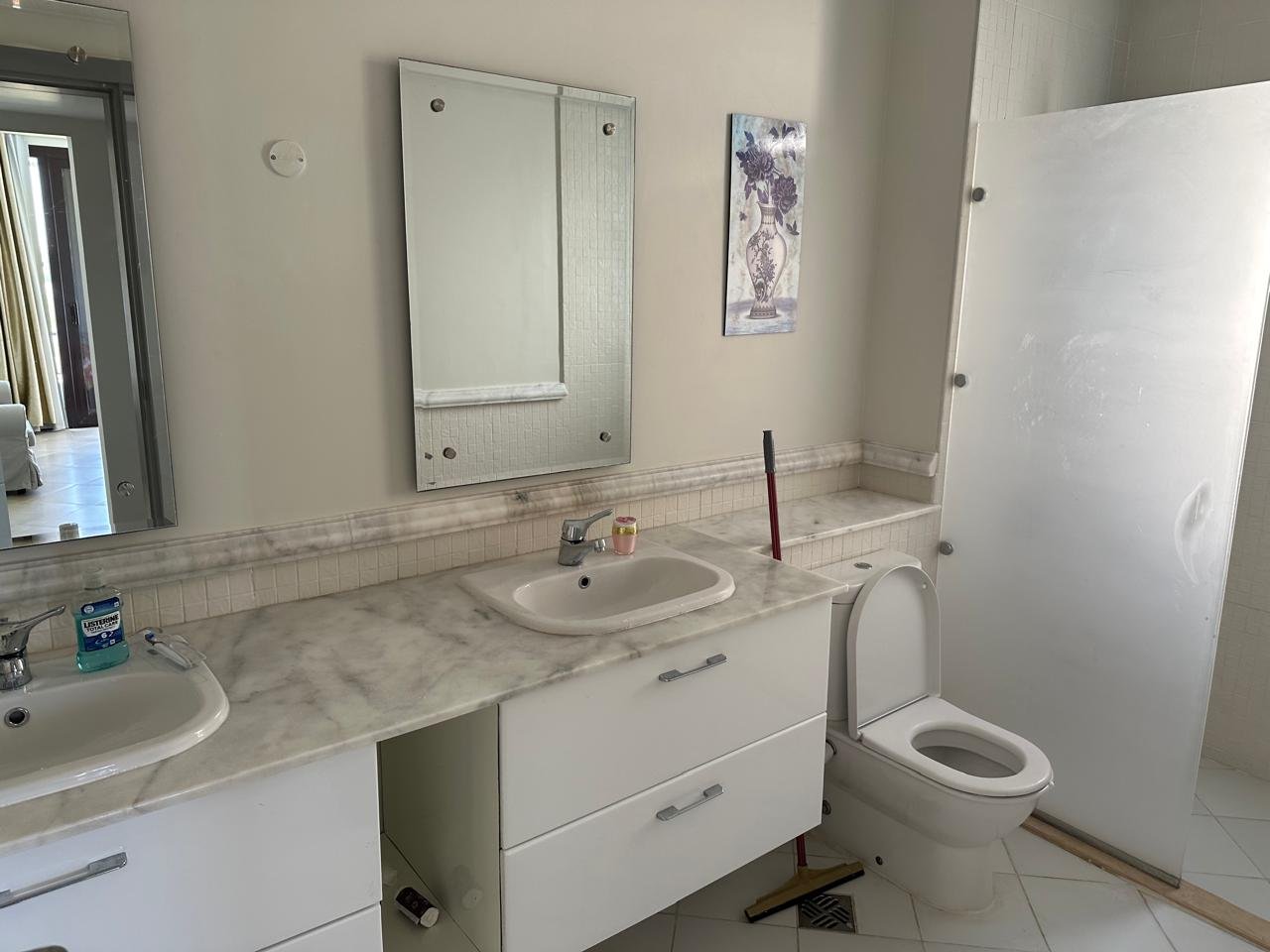 125-marassi-blanca-views-313-07 Bathroom with double vanity, villa for rent in Marassi Blanca Views, North Coast | حمام بحوض مزدوج، فيلا للإيجار في مراسي بلانكا فيوز، الساحل الشمالي