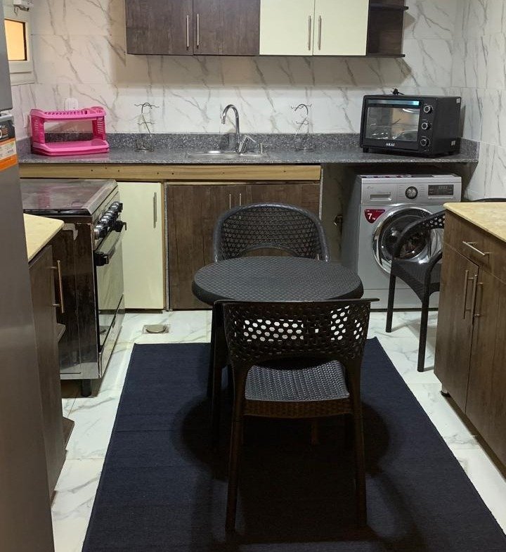 Equipped kitchen and dining table, furnished apartment for rent in El-Andalos, Fifth Settlement | مطبخ مجهز وطاولة طعام، شقة مفروشة للإيجار في الأندلس بالتجمع الخامس