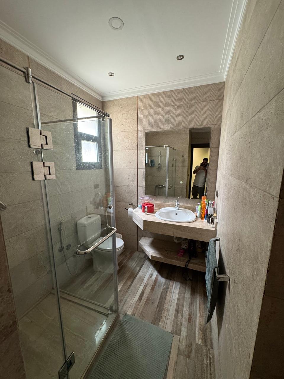 Bathroom vanity and mirror | حوض الحمام والمرآة