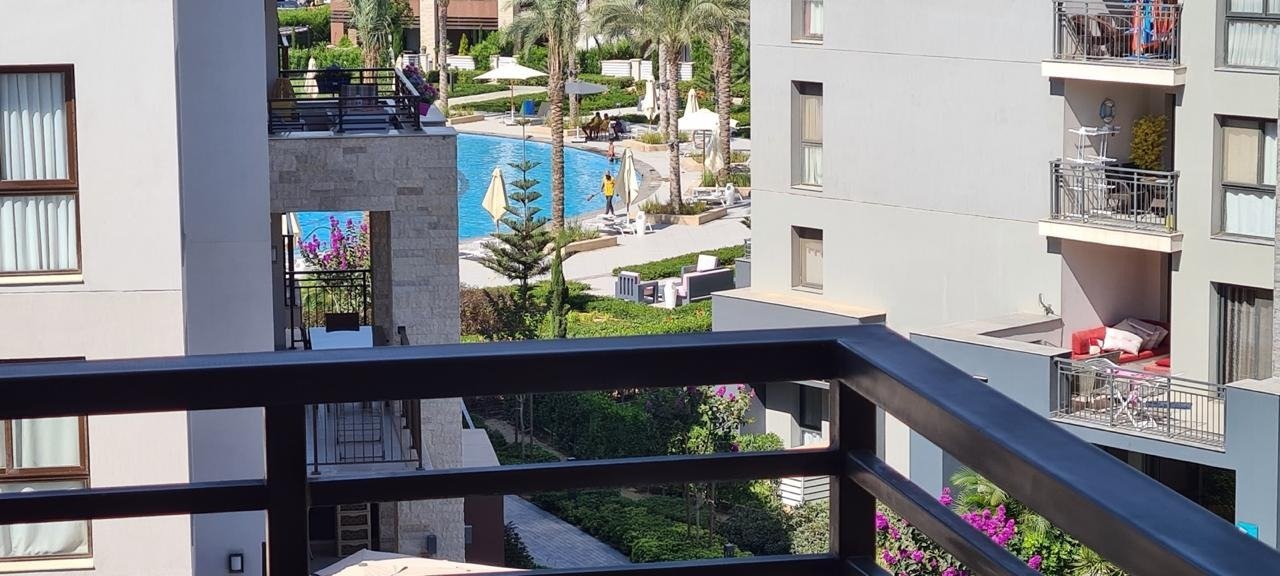 13-marassi-marina-292-02 Pool view between the buildings, chalet for rent in Marassi Marina 1, North Coast | إطلالة على حمام السباحة بين المباني، شاليه للإيجار في مراسي مارينا 1، الساحل الشمالي