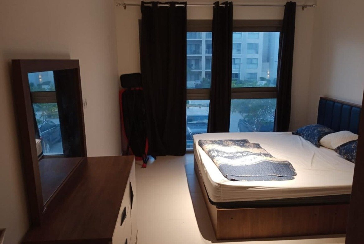 Bedroom with balcony doors, Marassi Marina 2 chalet for sale | غرفة النوم وأبواب البلكونة، شاليه للبيع في مراسي مارينا 2
