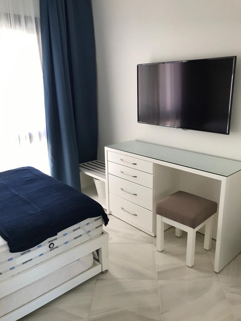 134-marassi-blanca-314-07 Bedroom television and dresser, chalet for sale in Marassi Blanca, North Coast | تلفزيون وتسريحة غرفة النوم، شاليه للبيع في مراسي بلانكا، الساحل الشمالي